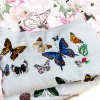 Grande serviette aux papillons brodés